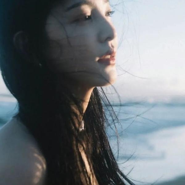 闪婚后小娇妻马甲捂不住了